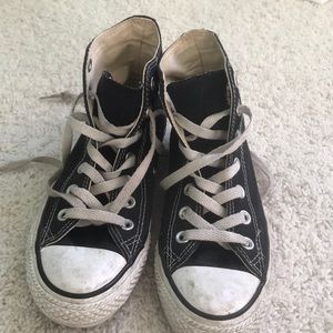 black converse high tops